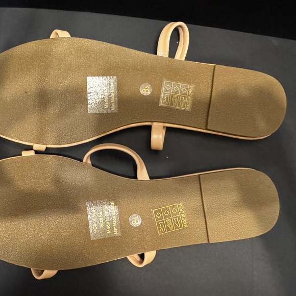 NEW Sandals By Journee Collection. Woman Size 8.5 - Picture 4 of 5